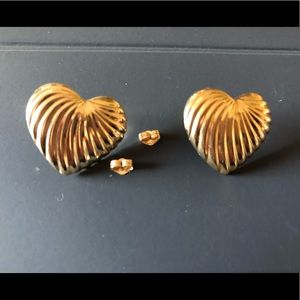 14 kt heart post earrings